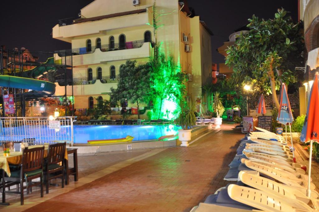 مرمريس Maxwell Holiday Club المظهر الخارجي الصورة
