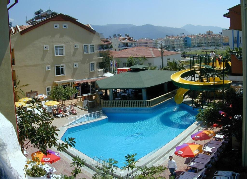 مرمريس Maxwell Holiday Club المظهر الخارجي الصورة