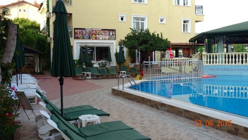 مرمريس Maxwell Holiday Club المظهر الخارجي الصورة