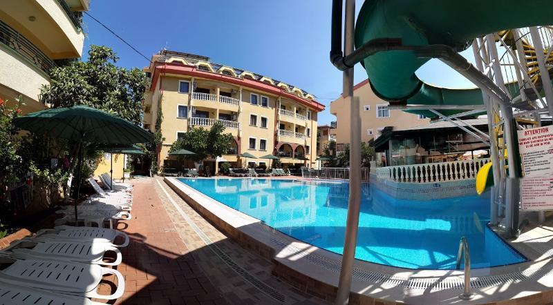 مرمريس Maxwell Holiday Club المظهر الخارجي الصورة