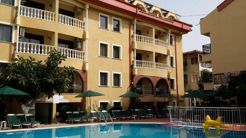 مرمريس Maxwell Holiday Club المظهر الخارجي الصورة